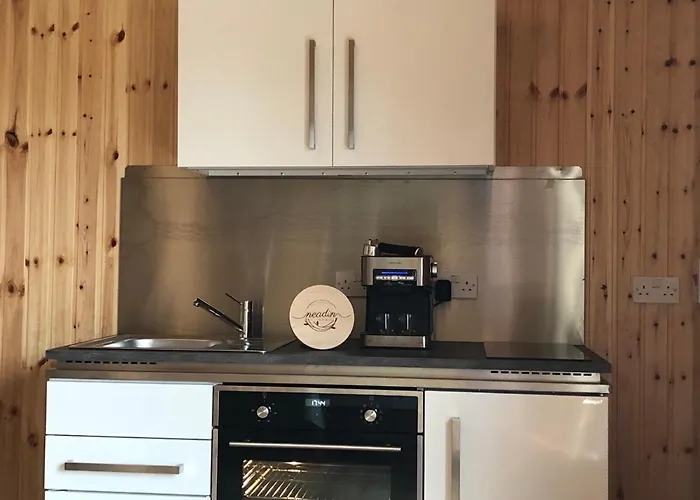 Neadin Beag ترالي